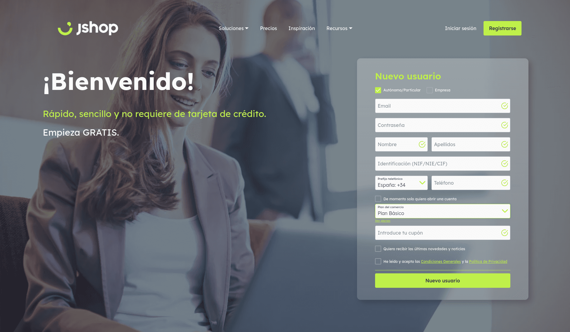 Comerciante con portátil registrándose como usuario en jShop.